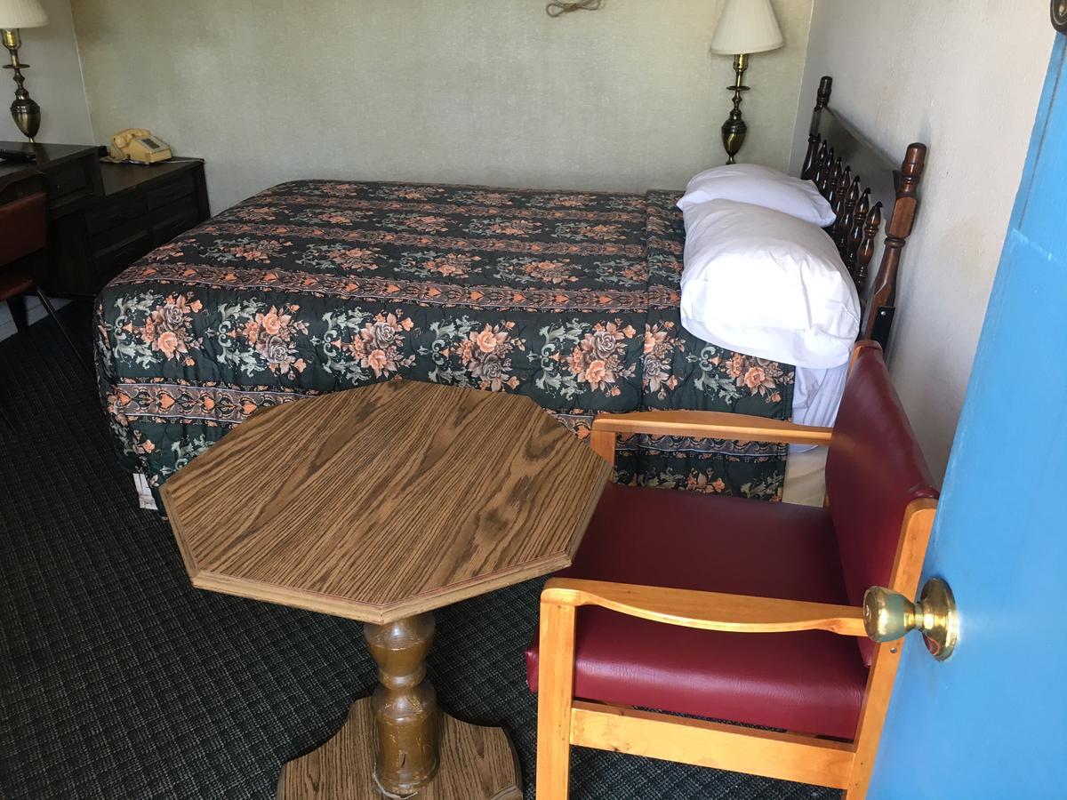 Skyliner Motel Stroud Extérieur photo