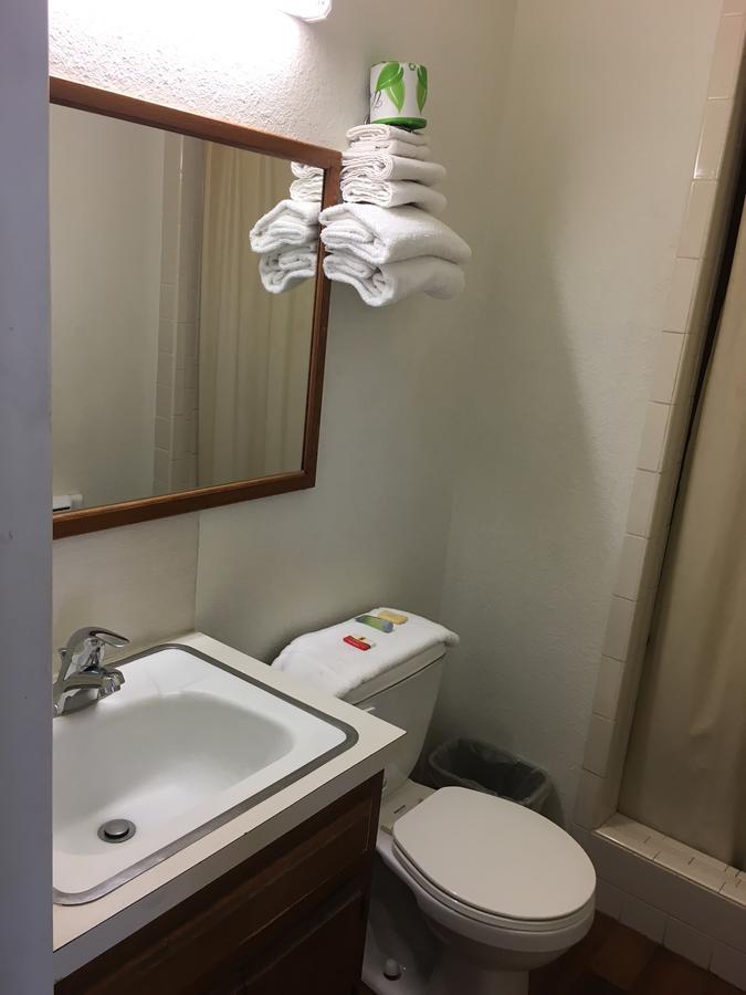 Skyliner Motel Stroud Extérieur photo