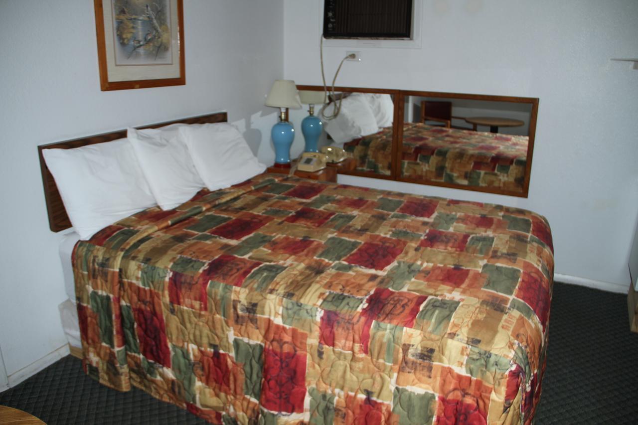 Skyliner Motel Stroud Extérieur photo